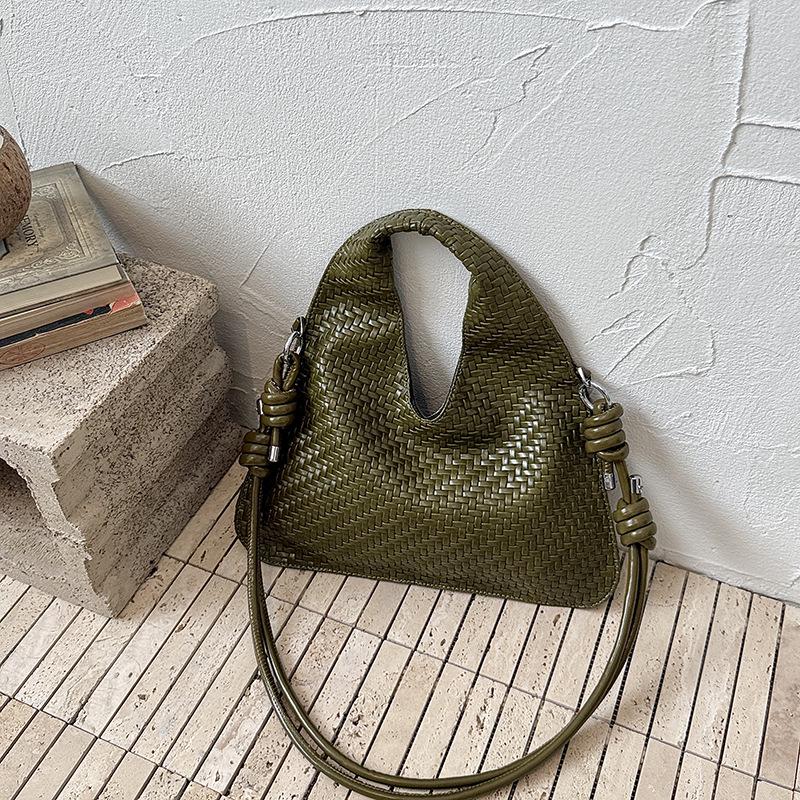 2026 Women's Large Capacity Fashionable Woven Shoulder Bag - Versatile, Simple Commuting Handbag