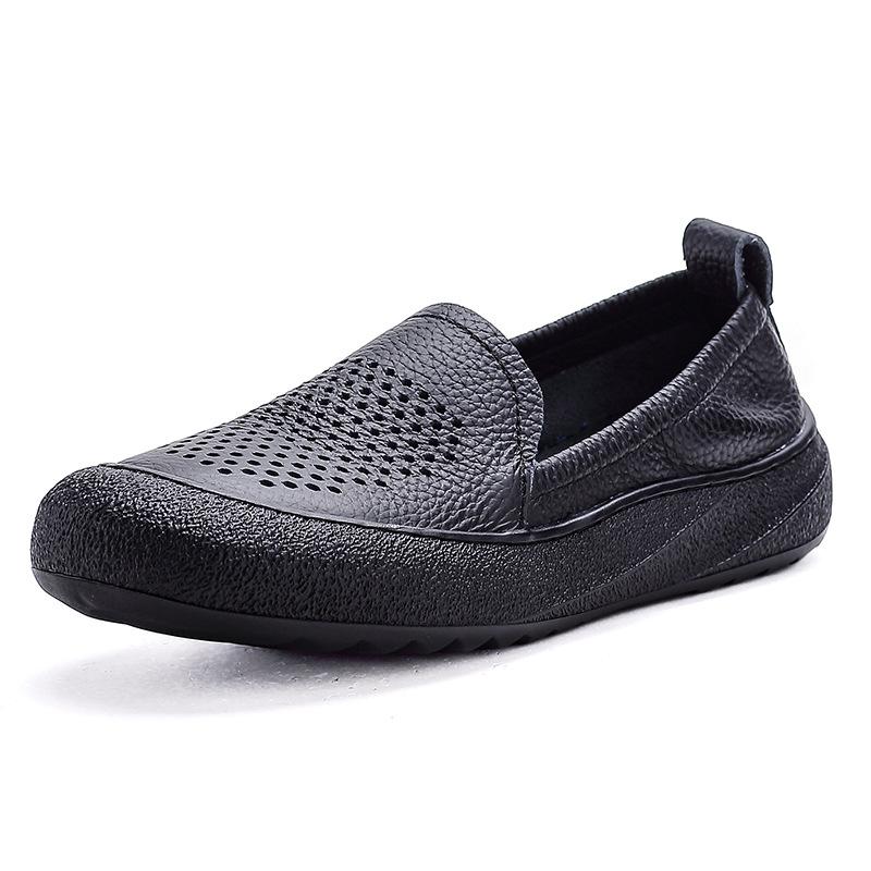 Fashion New handmade hollowed flats women's summer sandal shoes elderly woman slip on non slip moccasins mother comfortable driver shoes