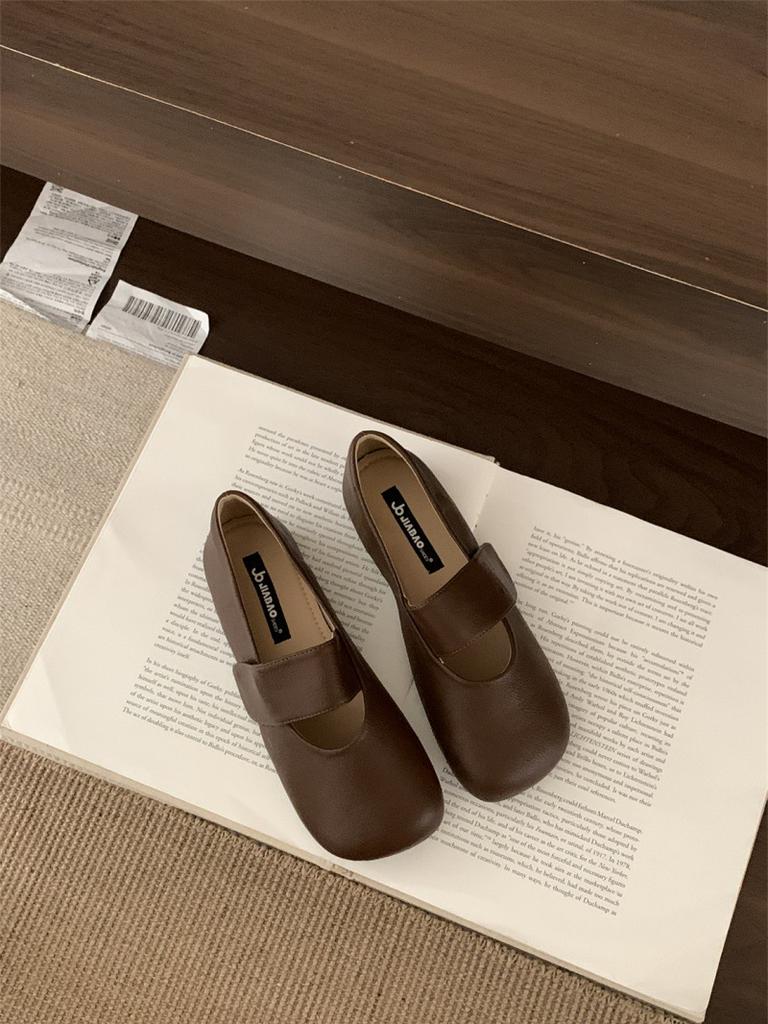 2025 spring and autumn new soft leather retro Mary Jane grandma shoes small leather shoes French square head flat sole shoes women