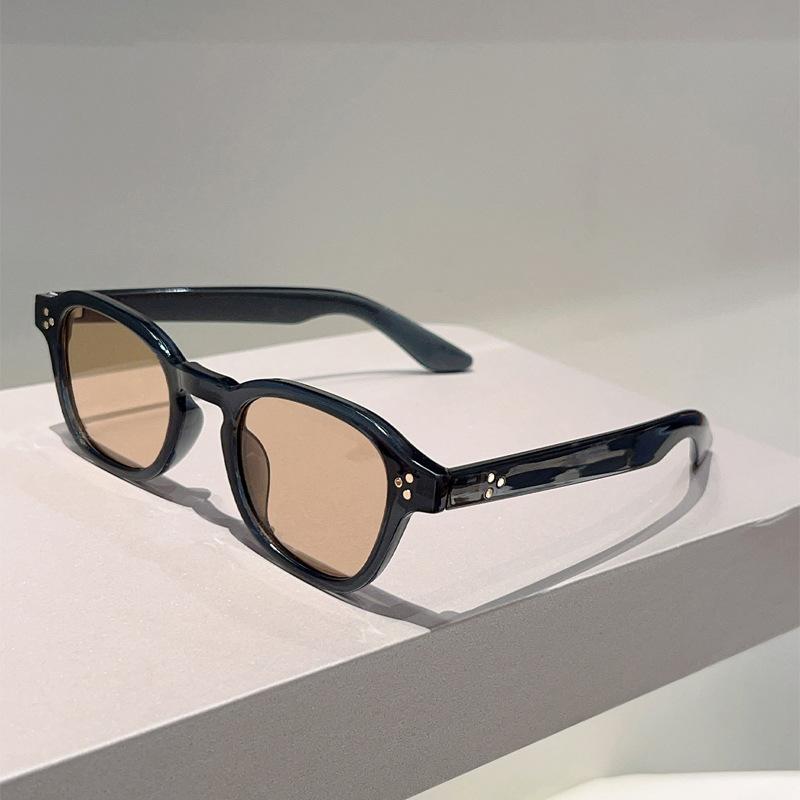 Vintage Square Sunglasses Women For Men Luxury Brand Designer Sun Glasses Punk Popular Classic Rivet Outdoor Driving Shade Uv400
