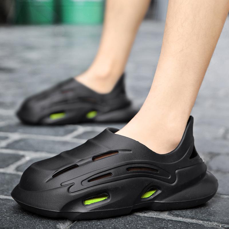 Hole shoes summer new wear stepping on shit trend slippers travel outdoor beach sandals high-end wading shoes