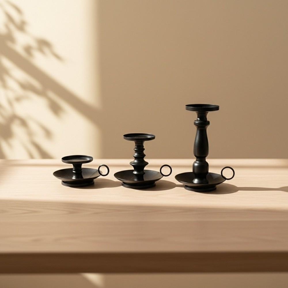 Vintage Metal Candlestick Holder With Handle Anti-slip Candle Holder Desktop Candlestick Adornment