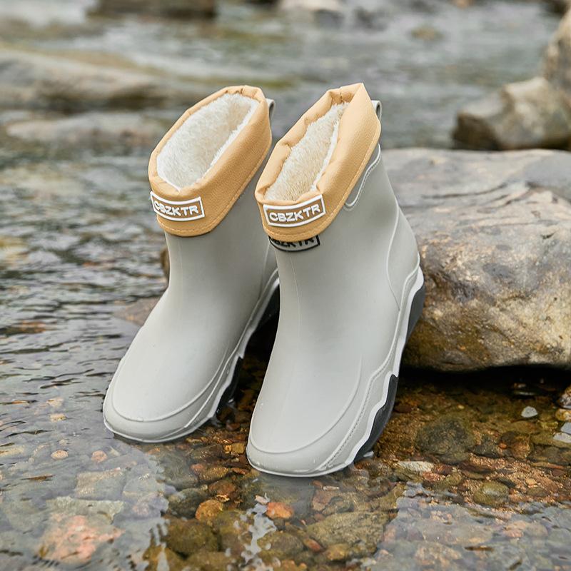 Fashion rain shoes women's 24 waterproof, non-slip and comfortable men's water boots fishing room work fleece rubber shoes
