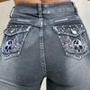 Damenjeans mit Streetstyle-Strasssteinen, dehnbar, schmal geschnitten, besticktes Totenkopf-Design, gerade Hosenbeine