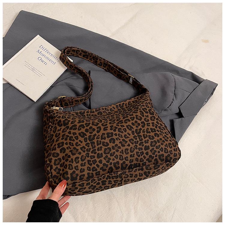 Trendy Casual Soft Textile Women's Shoulder Bag Large Capacity Leopard Print Female Retro Crossbody Bag For Commute Outings