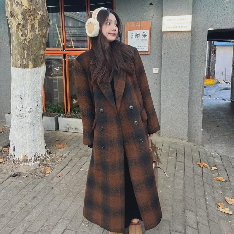 Women's Retro Plaid Oversized Double-Breasted Wool Coat with Lapel and Flap Pockets
