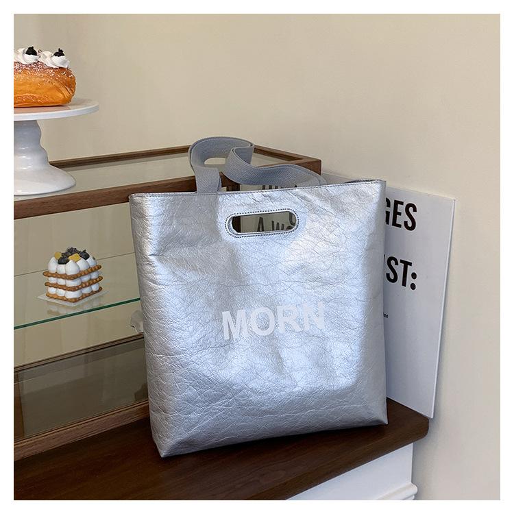 

Повседневная сумка-шоппер под мышкой женская 2025 новая легкая портативная сумка на плечо большой вместимости сумка-тоут серебряный