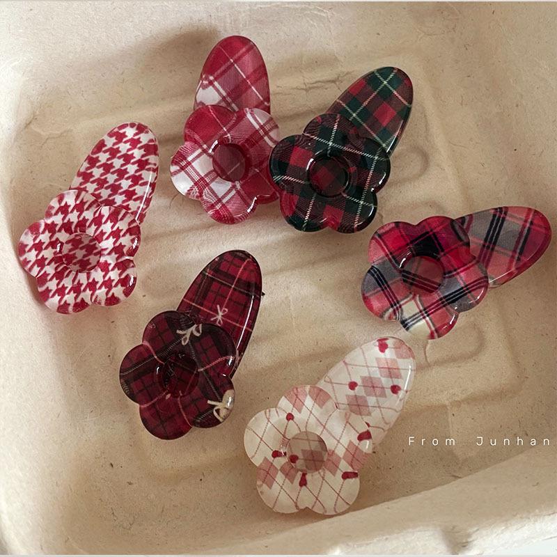

Adorable Plaid Floral Hair Clip for Students - Tames Bangs and Frizz