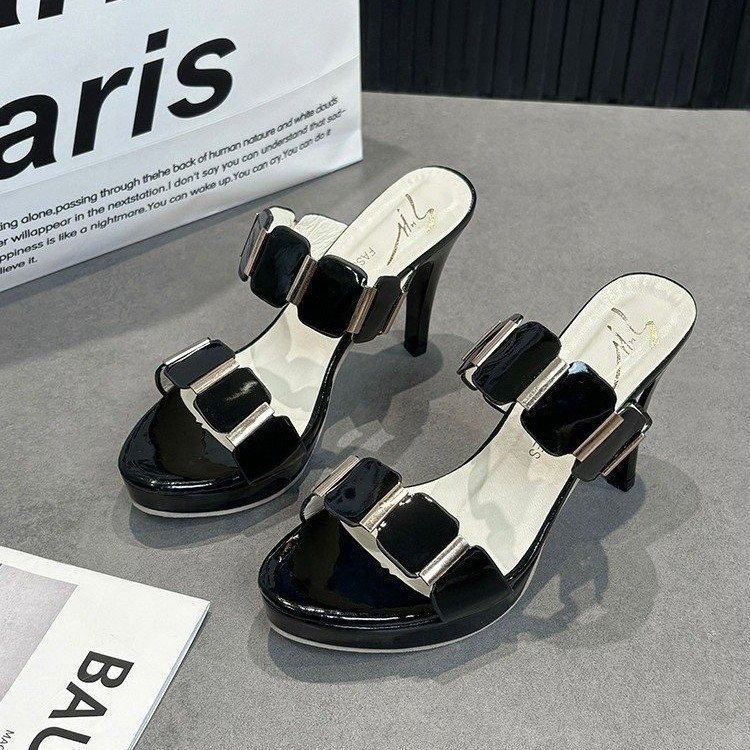 2025 neue Sommer High Heels coole Slipper Damenbekleidung Koreanische Version wasserdicht Tisch dünner Absatz Slipper beliebt ausländischer Stil