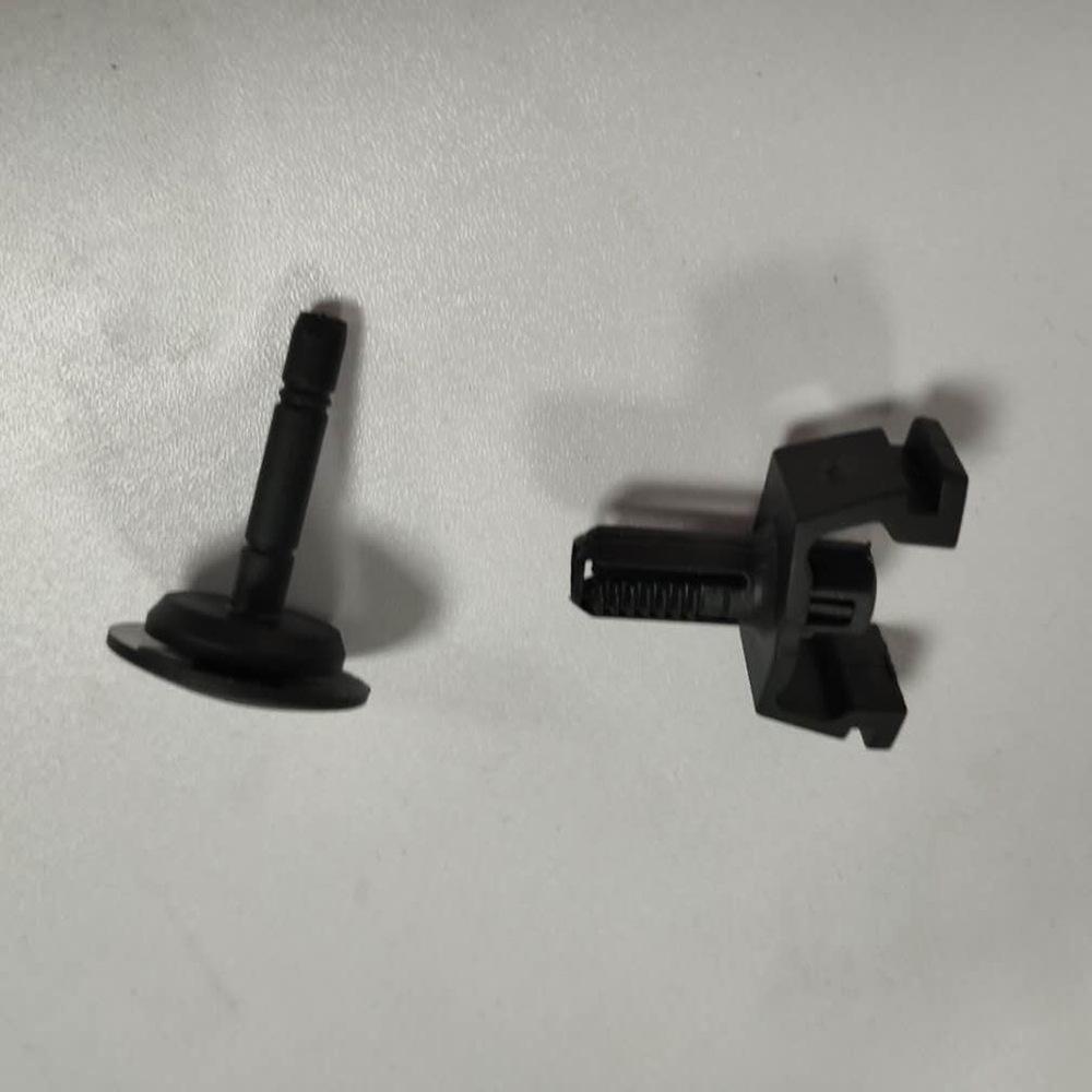 Mercedes-Benz Radiator Clip for C218/C219 Models (A0009912195, 2115040059)
