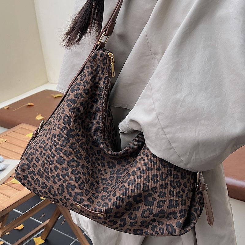 A Casual and Elegant Large-capacity Tote Bag, A Simple Single-shoulder Bag for Women's Commuting