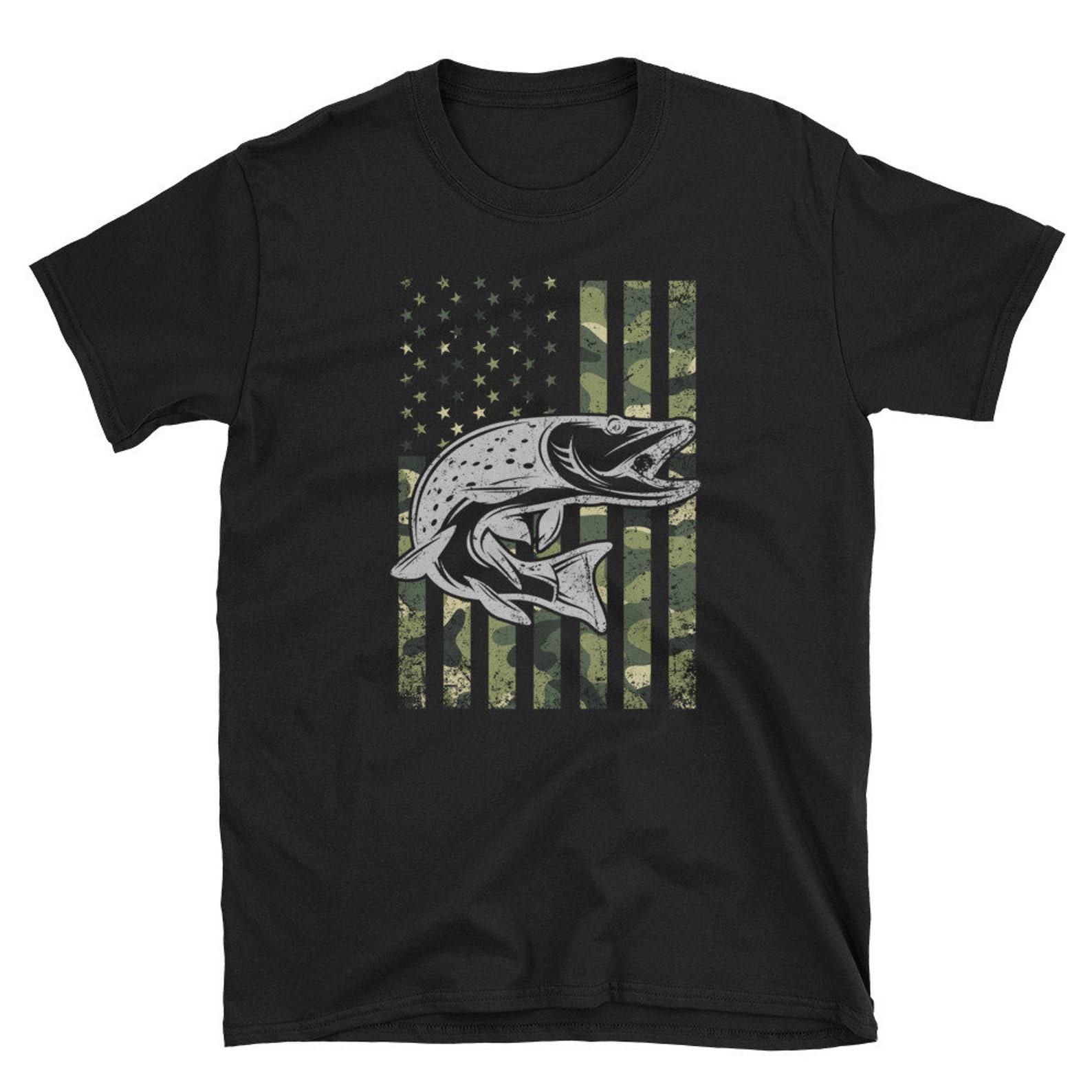 Muskie American Flag Camoflauge Fishing Apparel Funny Fish Gift Short-Sleeve T-Shirt 3XL