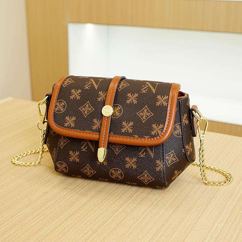 High End Light Luxury One Shoulder Crossbody Bag Popular Printed Letters  Small Square Bag  Fashionable Bag for Women