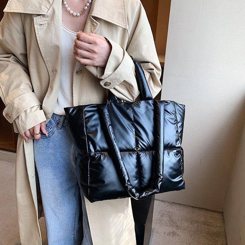 Bag women's 2026 new autumn and winter large-capacity commuting shoulder handbag niche space cotton clothes women's bag