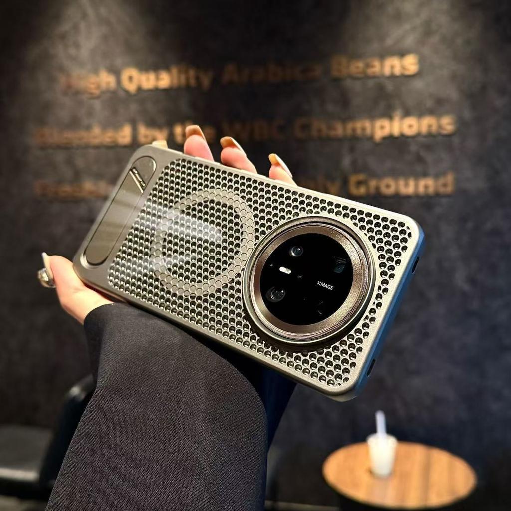 Suitable for Huawei Mate70Pro Metallic Paint Hollow Honeycomb Heat Dissipation Magnetic Pura70 Invisible Bracket Mobile Phone Case