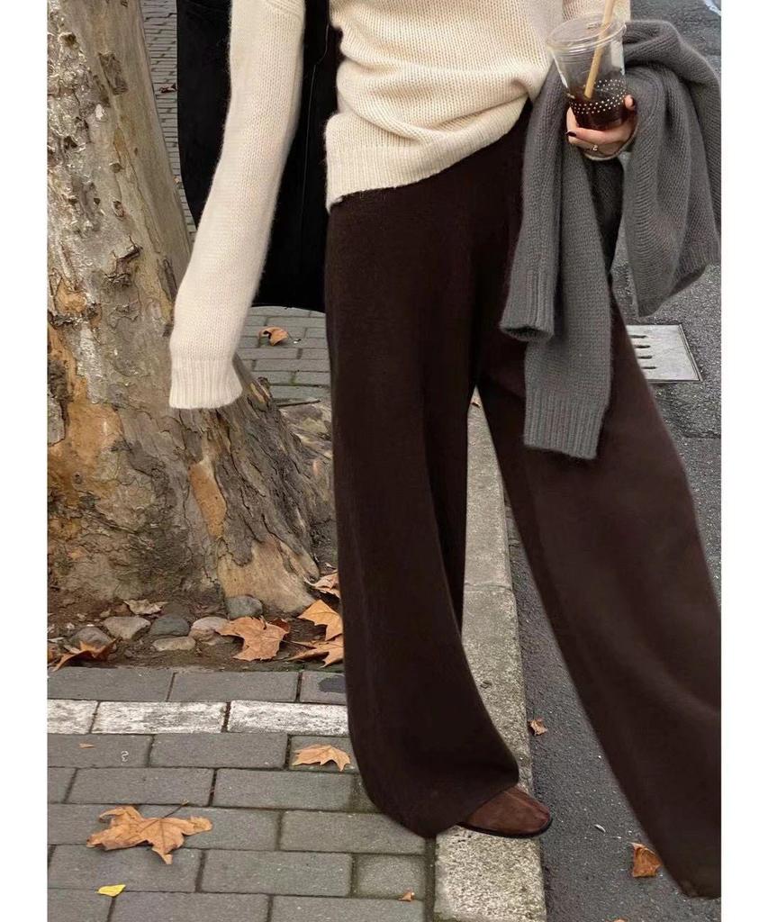 2026 Autumn/Winter Slimming Knit Wide-Leg Pants for Pear-Shaped Figures: Thickened, Drape, Casual, Straight-Leg Fit!