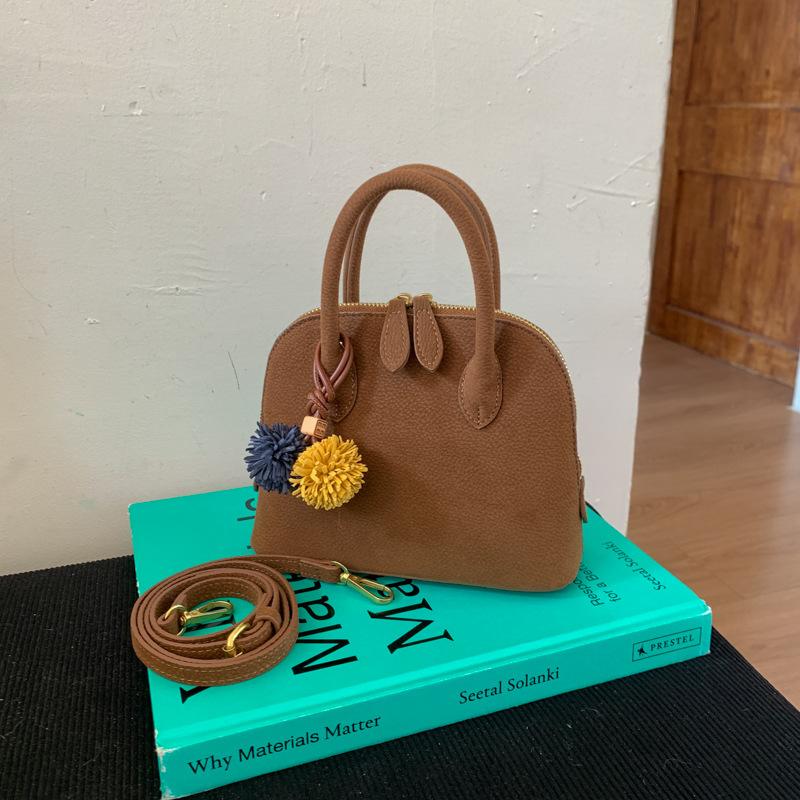 

Niche high-end shell bag women s 2025 new Korean version retro shoulder messenger bag portable bowling bag коричневый