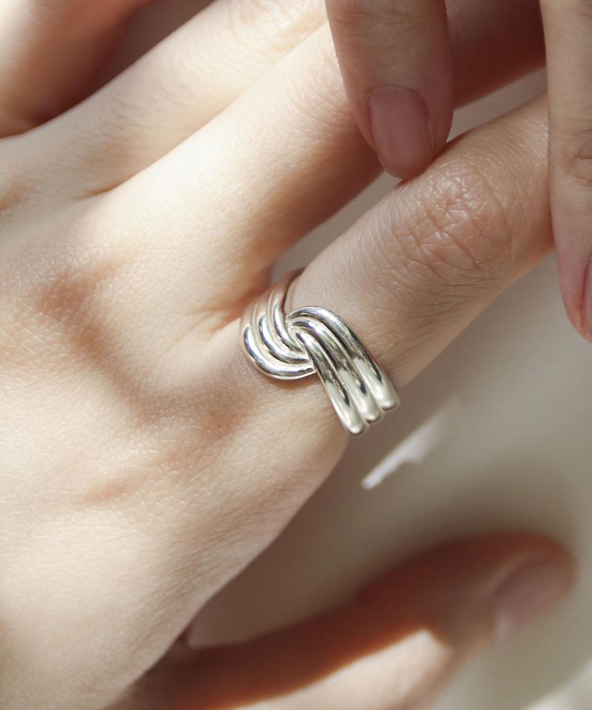 Ound Three-Strand Twisted Silver Ring (Type A)