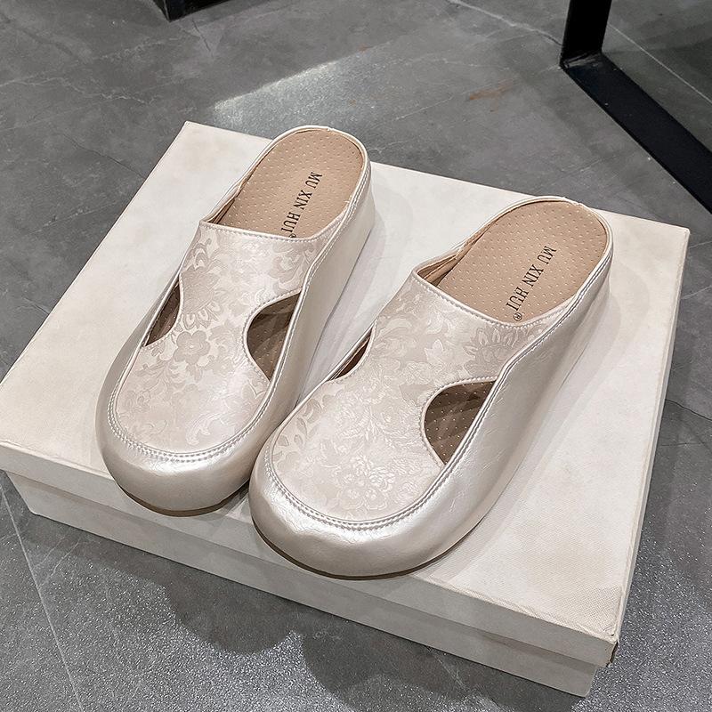 

Баотоу полые полушлепанцы женские для улицы 2025 лето новинка высококлассная толстая подошва мягкая подошва с юбкой ленивые сандалии 40 шампанского