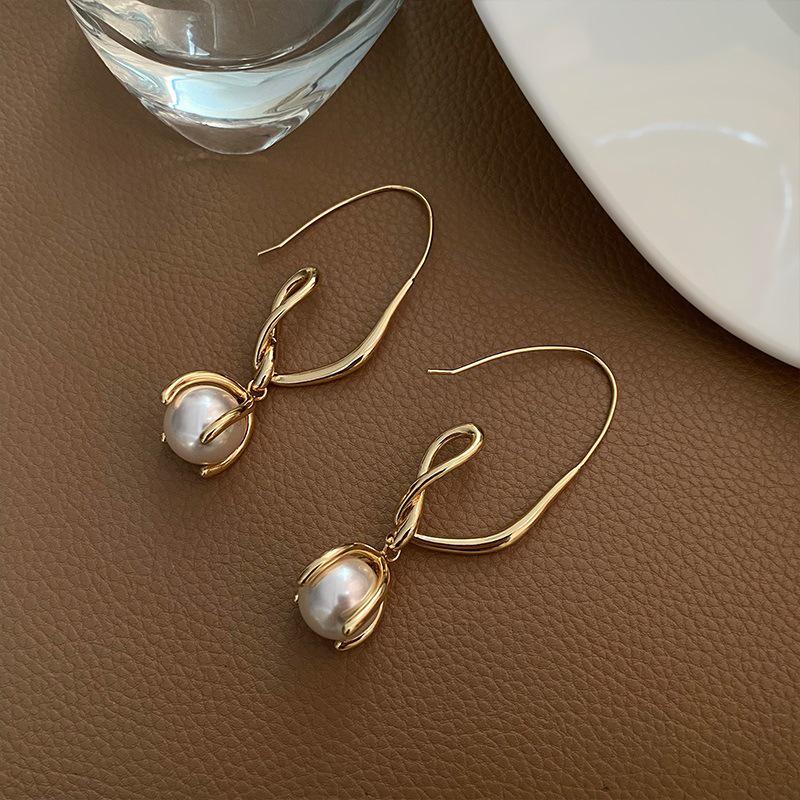 Silver Needle Luxury Zircon Flower & Butterfly Pearl Earrings - High-End French Retro Autumn/Winter Style