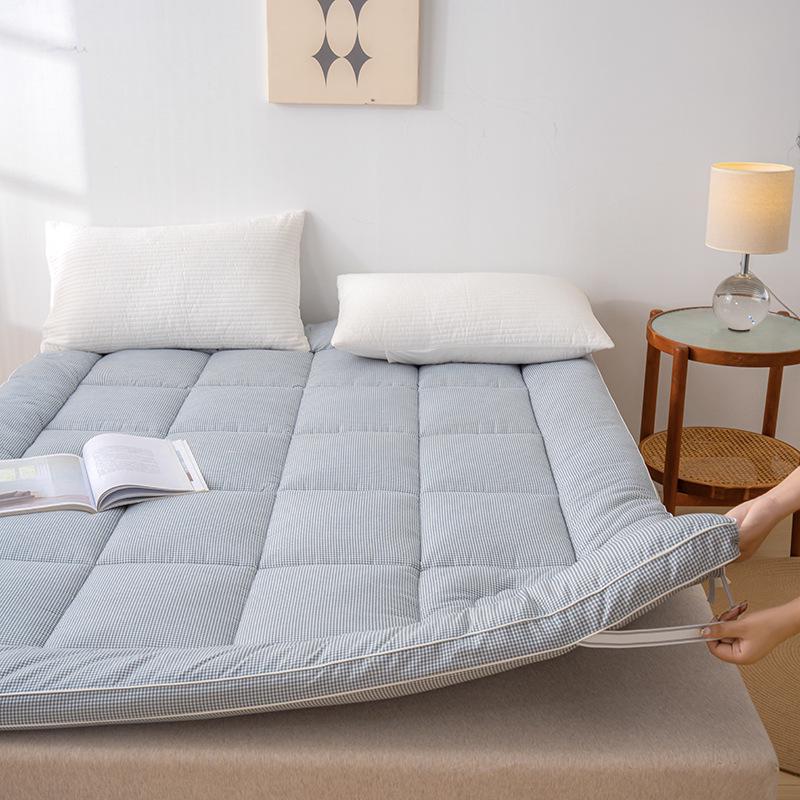 Washable Thickened Cotton Mattress Protector for Dorms and Home.