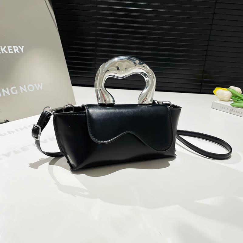 Fresh and Sweet Beautiful Women's Bags New Fashion Trendy Handbags Niche Design Single Shoulder Oblique Span Small Square Bag