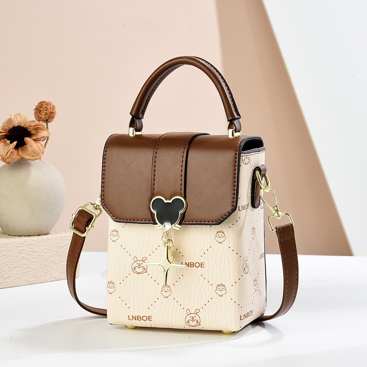 

Niche exquisite fashion portable small bag women 2025 new texture messenger handbag vertical small square bag