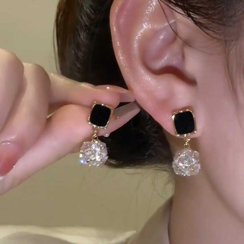 

Fancy Square Full Diamond Ball Earrings 2024 New Arrival Tide Accessible Luxury Exquisite All-Match Temperamental Stud Earrings Earrings for Women Gold