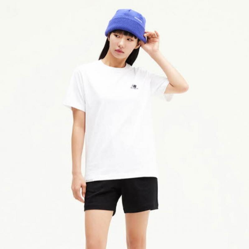 New Balance Nbnee21013 Uni Essential Small Logo Short Sleeve Tee Standard Fit  White 