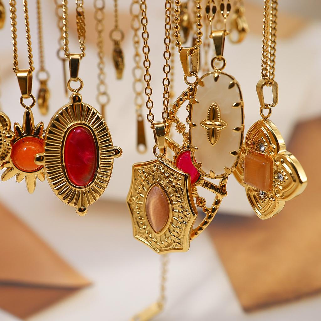Tongfeng 18K Gold Titanium Steel Necklace Retro Court Style Natural Stone Pendant Collarbone Chain