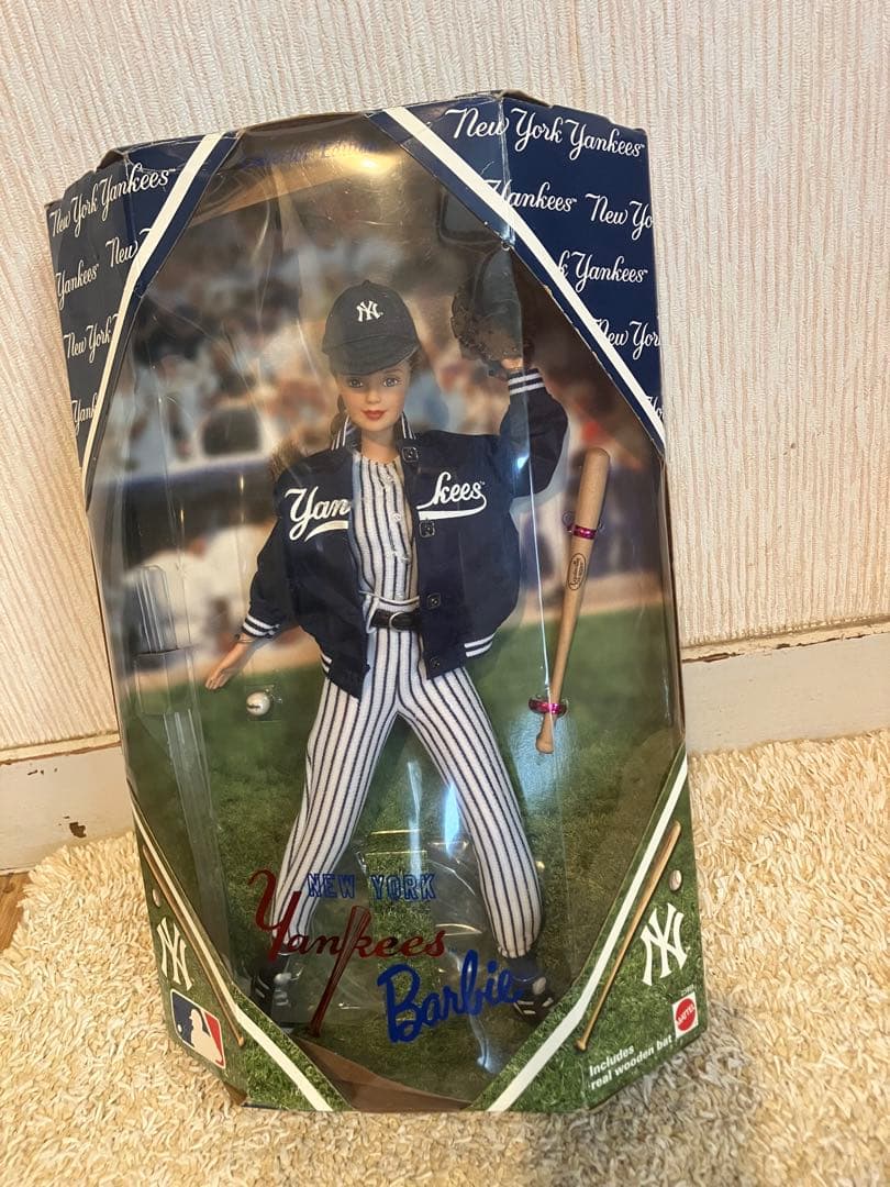 

[USED] 1999 Limited Edition Barbie Doll MLB New York Yankees