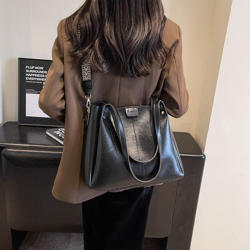 Commuter splicing oily leather underarm women's bag 2024 winter new European and American retro fashion tote bag large capacity shoulder bag