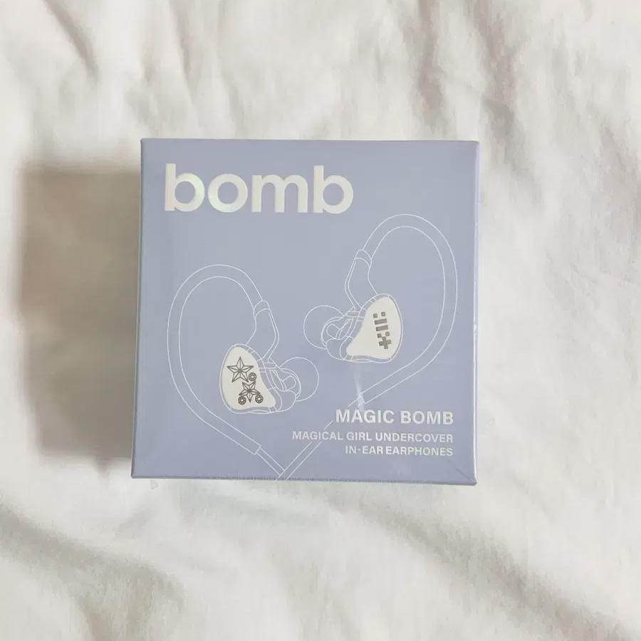 

Sealed Brand New) Eyelet In-ear Album Illit Bomb Mini Vol. 3 Merch