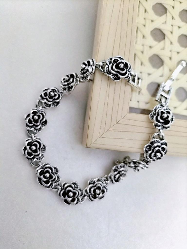 Retro personality exaggerated hollow rose shape distressed finish bracelet suitable for women Valentine's Day mother Mother's Day gift