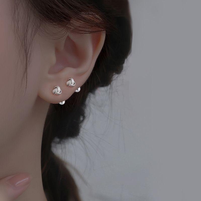 Earring with Simple Style, Screw Fastens The Ear Bone. Can Be Worn While Sleeping Without Removing The Jewelry.