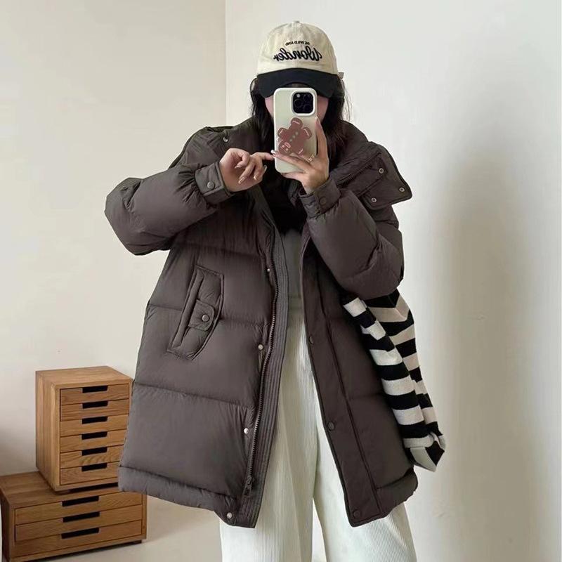 

Зимняя утепленная холодостойкая куртка средней длины из гусиного пуха женская 2025 зима модное повседневное пальто хай-энд тренд S темно-коричневого