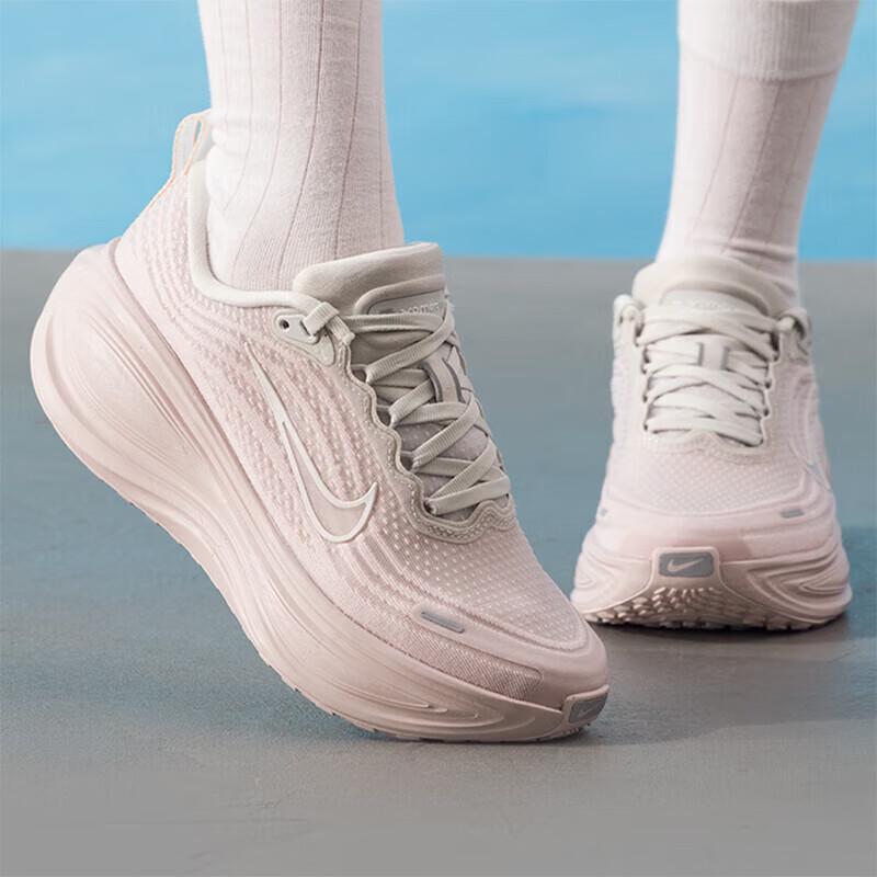 Nike Women s Vomero Plus Cushioned Running Shoes EUR 38.5