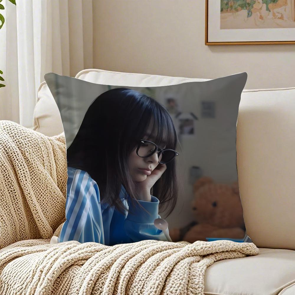 Idol Kpop QWER SSiyeon Cushion Cover Pillowcase Antidustmite living Room Sofa Decor Cushion Room