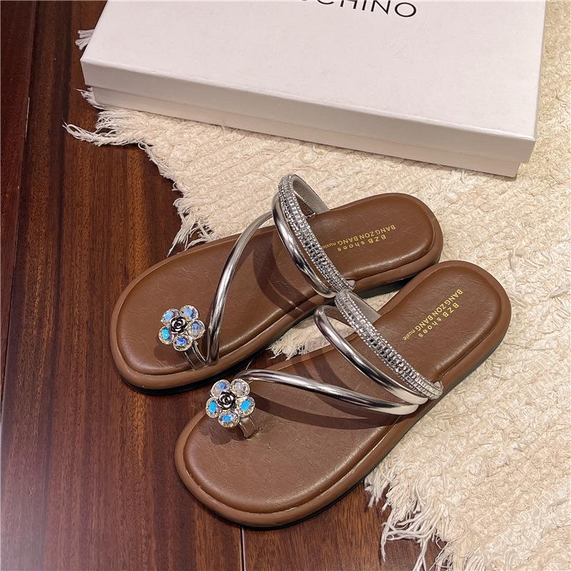 

Шлепанцы с толстой подошвой и открытым носком для женщин, для ношения летом 2025 года, новые, со стразами, с тонким ремешком, сандалии-маффины, универсальные для женщин 40 серебряный