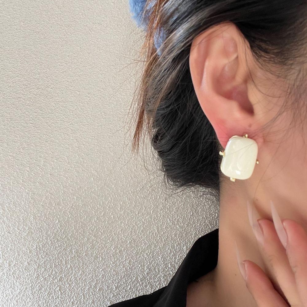 Korea Temperament White Geometry Ellipse Square Acrylic Stud Earrings for Women Trend Charms Piercing Jewelry Accessories Gifts
