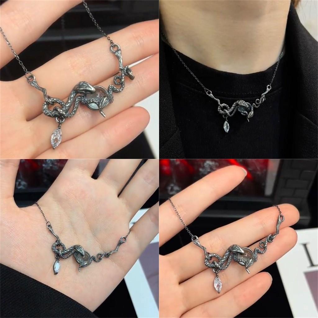 Stylish Retro Dual Snake Jewelry Necklace Unique Alloy Design With Rhinestone Embellishments