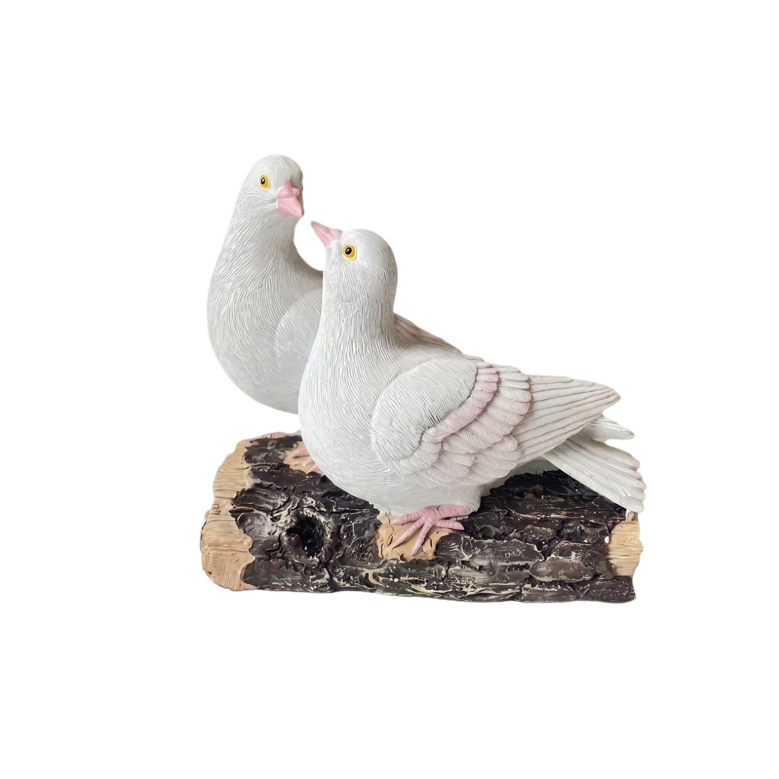 

Decorative Resin Pigeon Figurine Set on Simulated Wood Base Realistic Bird Sculpture Indoor Outdoor Display one size