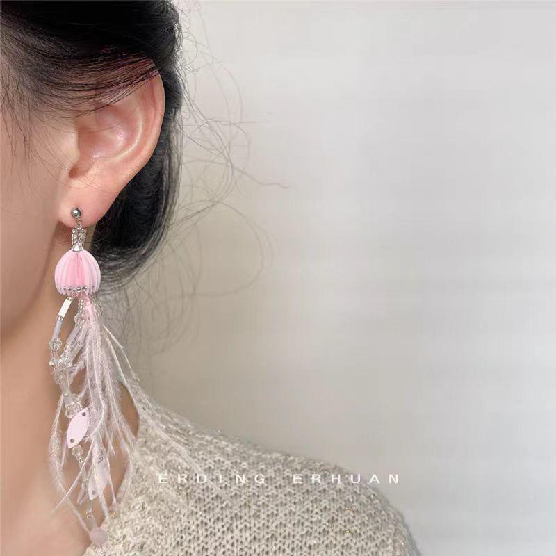 Resort-Style Beaded Stud Earrings: Handmade, Versatile, and Perfect for Spring and Summer with an Exquisite, Elegant Touch.