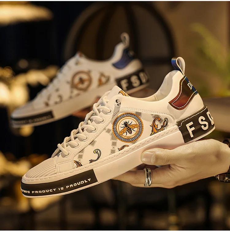 Mode Frühling Neue Herrenschuhe Trend Leder Freizeitschuhe Blumenmuster Weiß Flats Skateboard Schuhe Street Cool Slipper