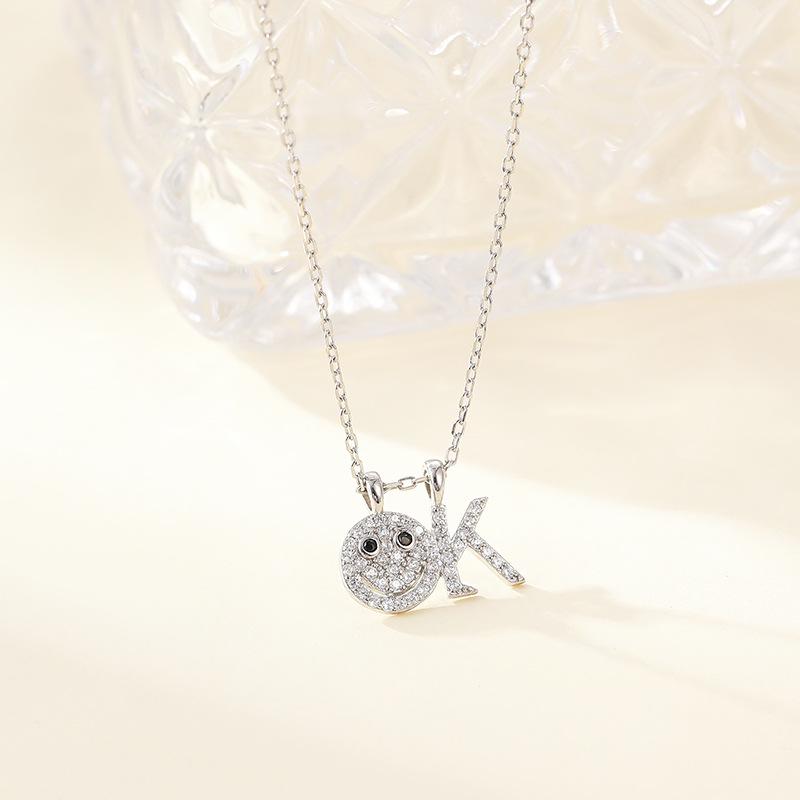 

Banyan Tree Smiley Face Diamond Necklace - S925 Silver Clavicle Chain, Niche Design, Light Luxury Fashion S925 Silver
