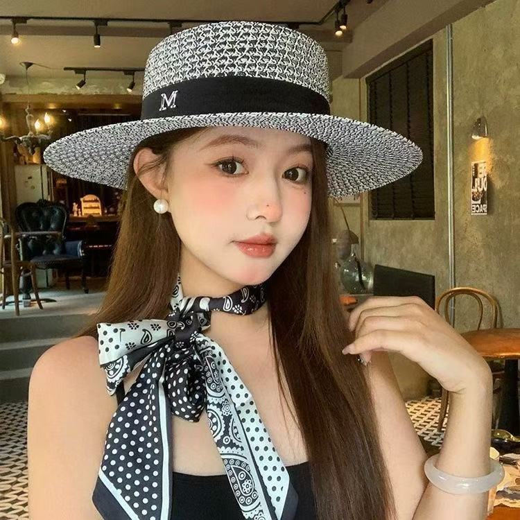 French small fragrant black and white hollow flat top straw hat women's summer British style temperament top hat travel vacation sun protection hat