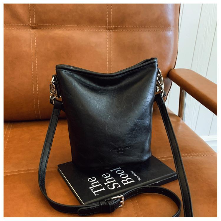IELGY Fashionable All-Match One-Shoulder Underarm Bag Commuter Cross-Body Bucket Bag