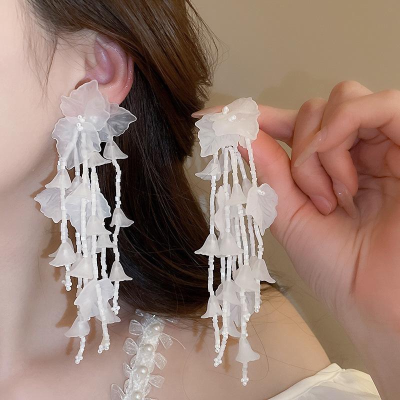 Silver needle French retro flower pearl fringed earrings personality sweet temperament stud earrings women