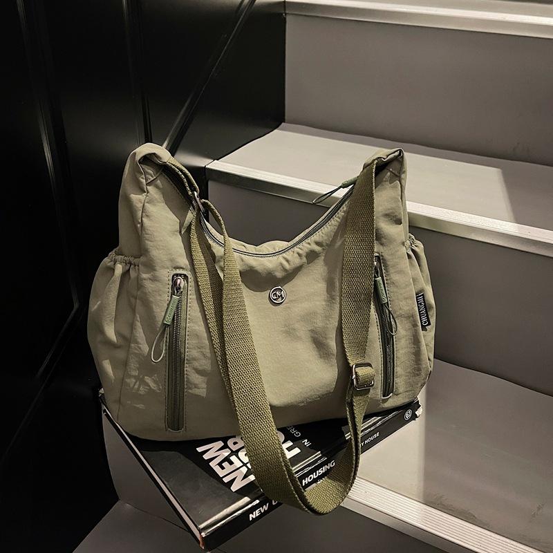 

Large capacity bag Women s tote bag College student commuter messenger bag Women s waterproof nylon shoulder bag зелений