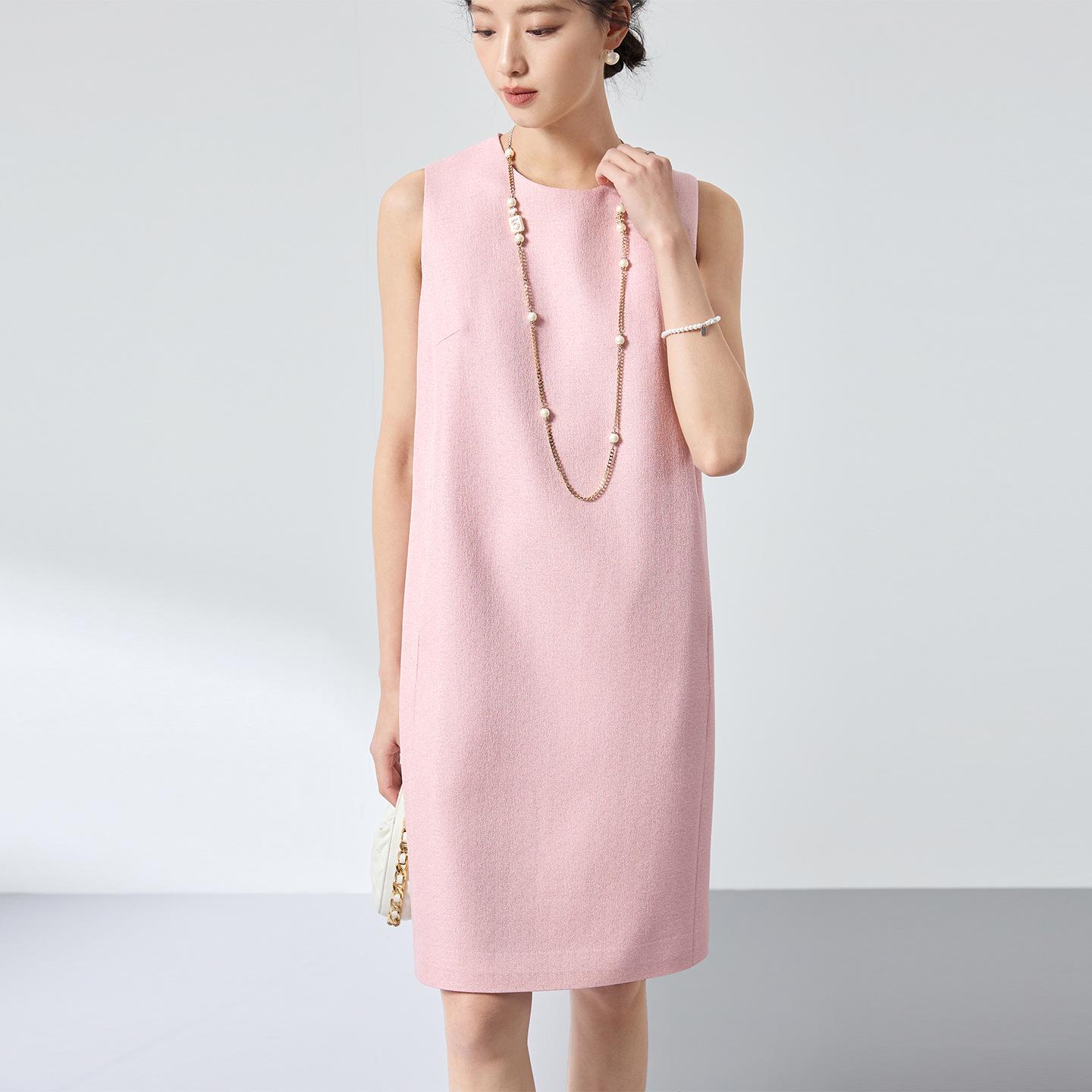 

Elegant Light Pink Silk-Wool Blend Age-Reducing Sleeveless Long Dress - Spring Collection Large вишневый розовый